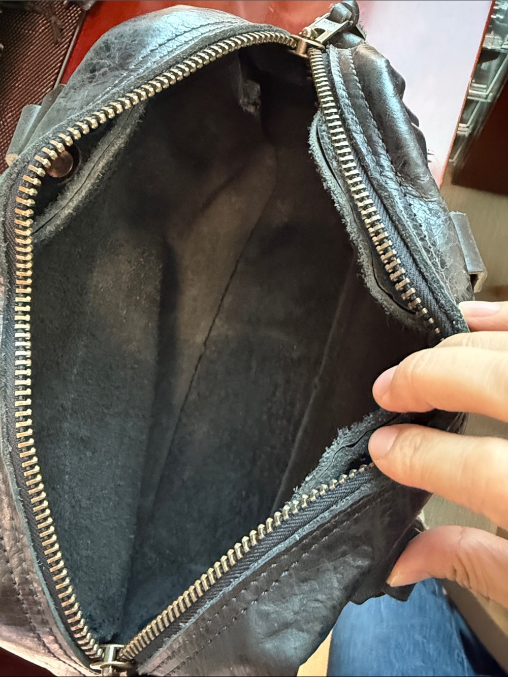 Black bison cross body Hoffman in size medium - Picture 3 of 4